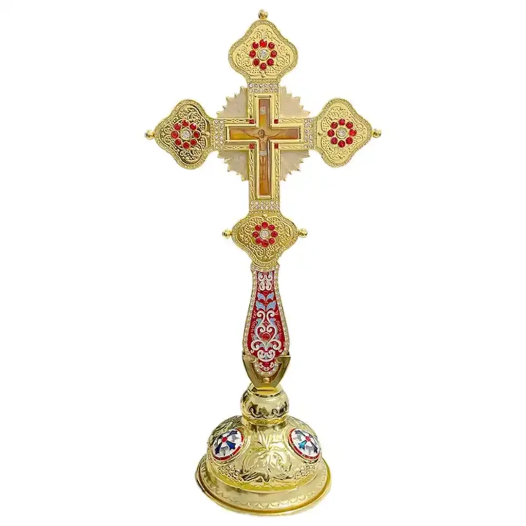 ტრაპეზის ჯვარი მოოქროვილი, თვლებით და ცივი ემალით გამშვენებული