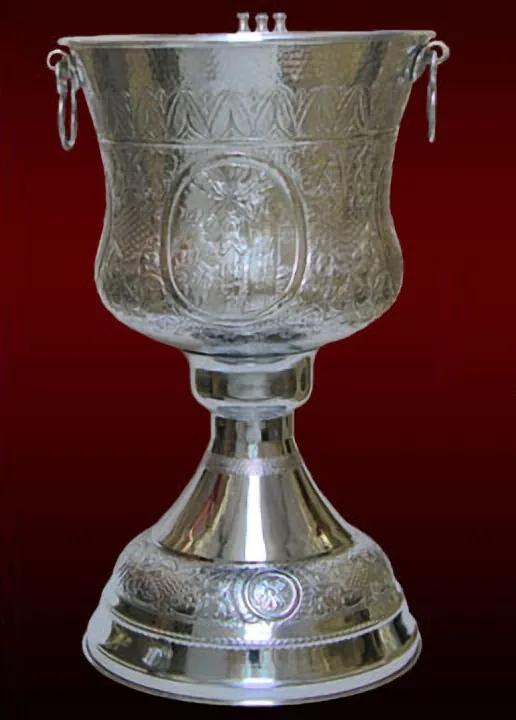 ხელით ნაკვეთი ქრომის სანათლავი ემბაზი