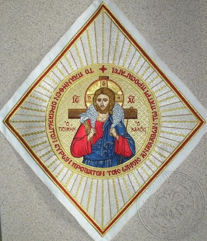 Добрый Пастырь в медальоне, с серебристым радиальным фоном, палица