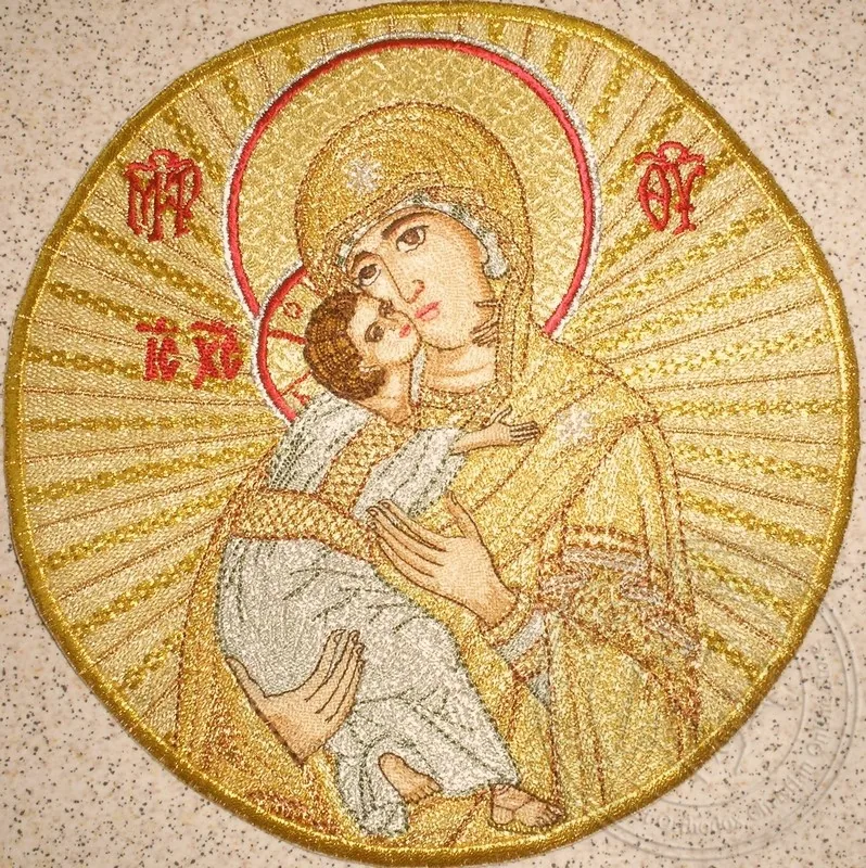 ღვთისმშობელი ნაქარგი ფონით, ფელონის ნაქარგი მედალიონი