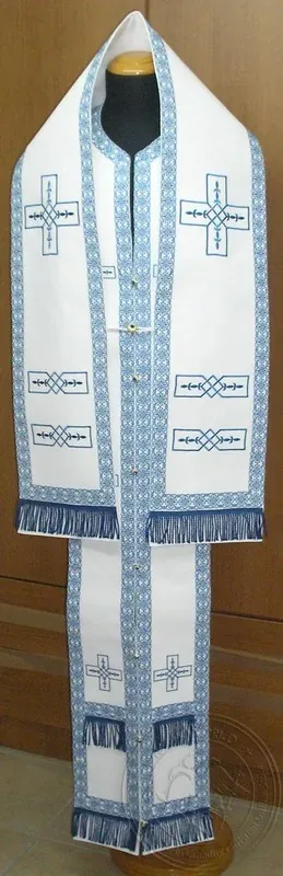 წმინდა იოაკიმე, ნაქარგი შევრონით, სამღვდელო ომოფორი და ეპიტრაქილი