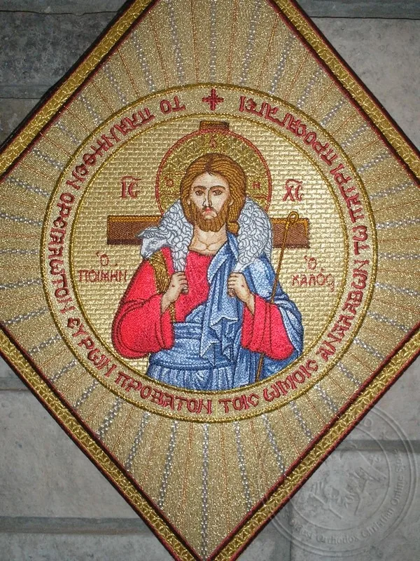 კეთილი მწყემსი მედალიონში, ოქროსფერი რადიალური ფონით, სამღვდელო ენქერი