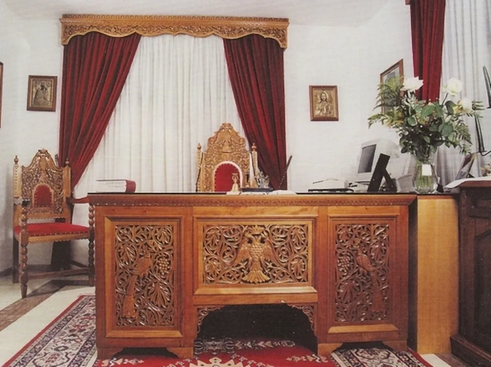 Desk Woodcarved Design C