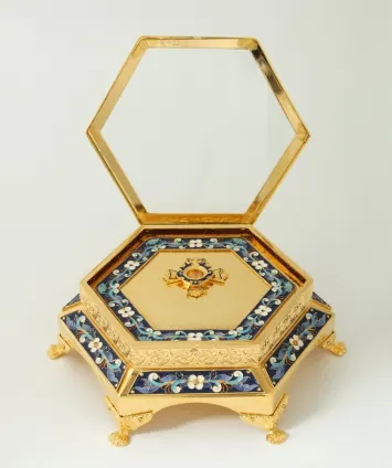 Recessed field-icon case №5 gilding