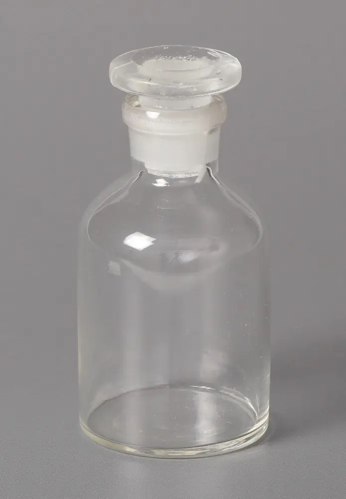 Glass chrism vessel №3