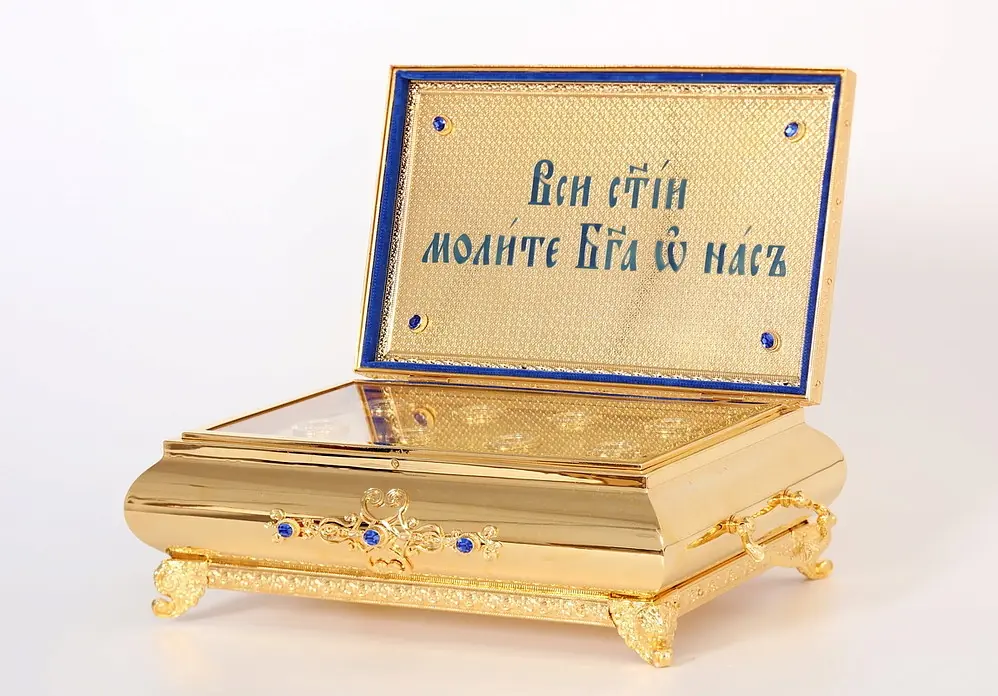 Reliquary ark for holy relics №3 gilding stones