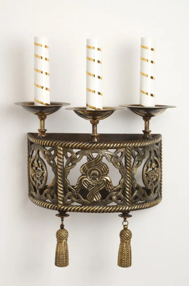 Vigil lamp 3 candles with cherub patination