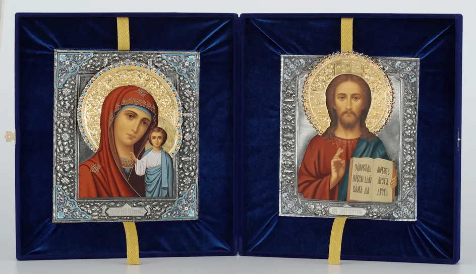 ფერწერული კარედები ფუტლარში 24×30 ტემპერა, მოჭედილობები №1, №24 გაშავებული მოვერცხლვა, მინანქარი (ხავერდი) მაცხოვარი-ყაზანის ღვთისმშობელი
