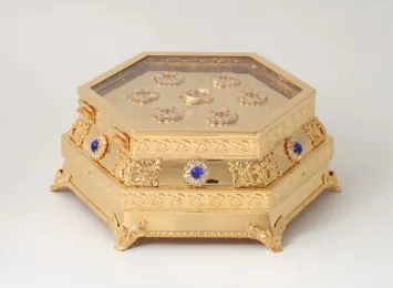 Recessed field-icon case №6 gilding stones
